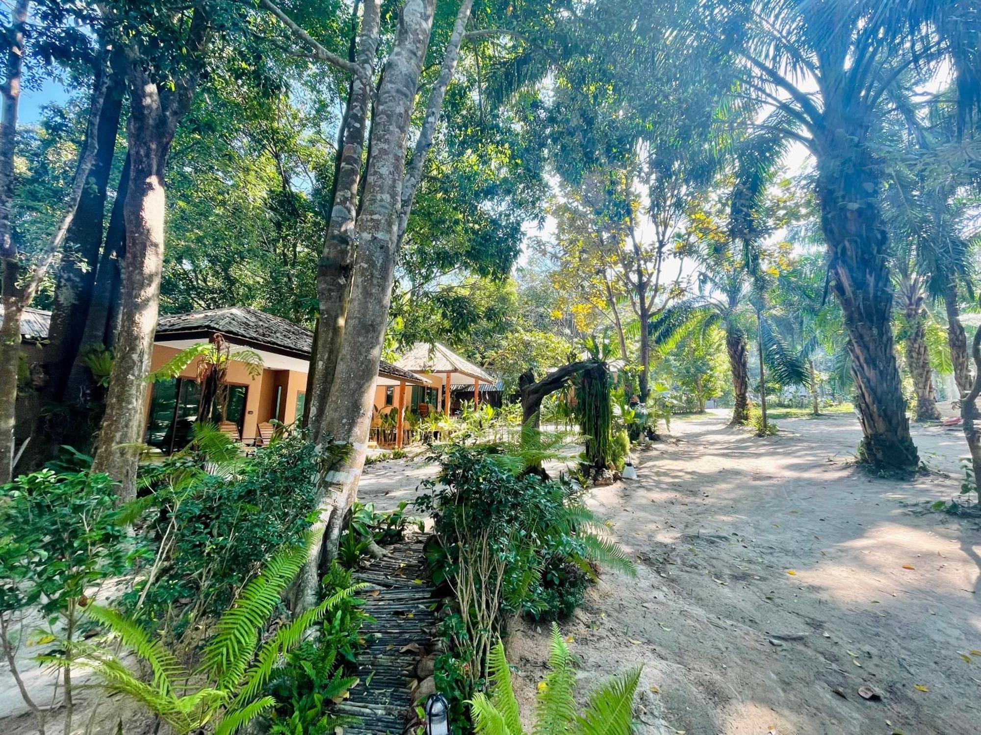 Sunny Cove Beach Resort Koh Phayam Ranong Exterior photo