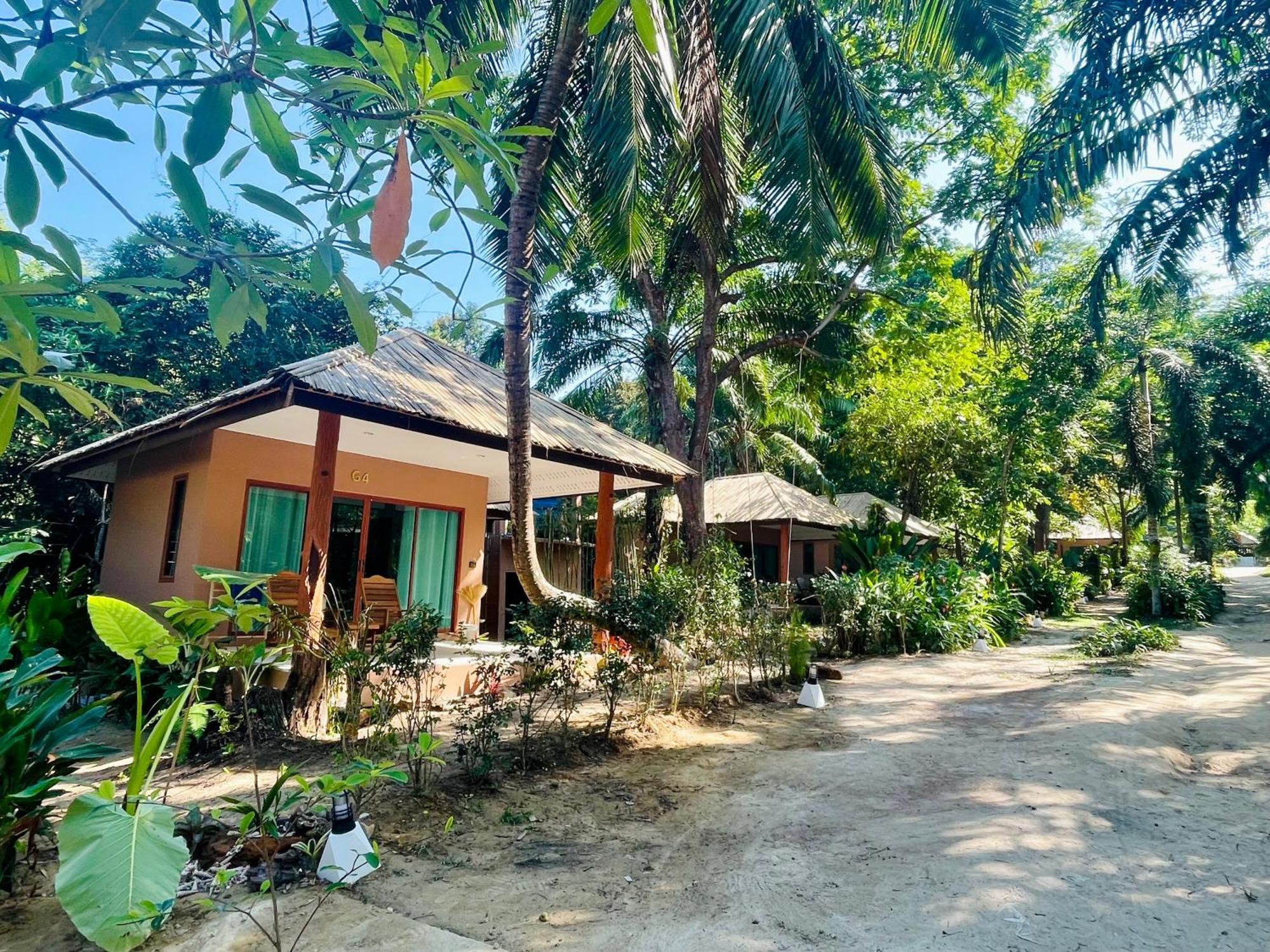 Sunny Cove Beach Resort Koh Phayam Ranong Exterior photo