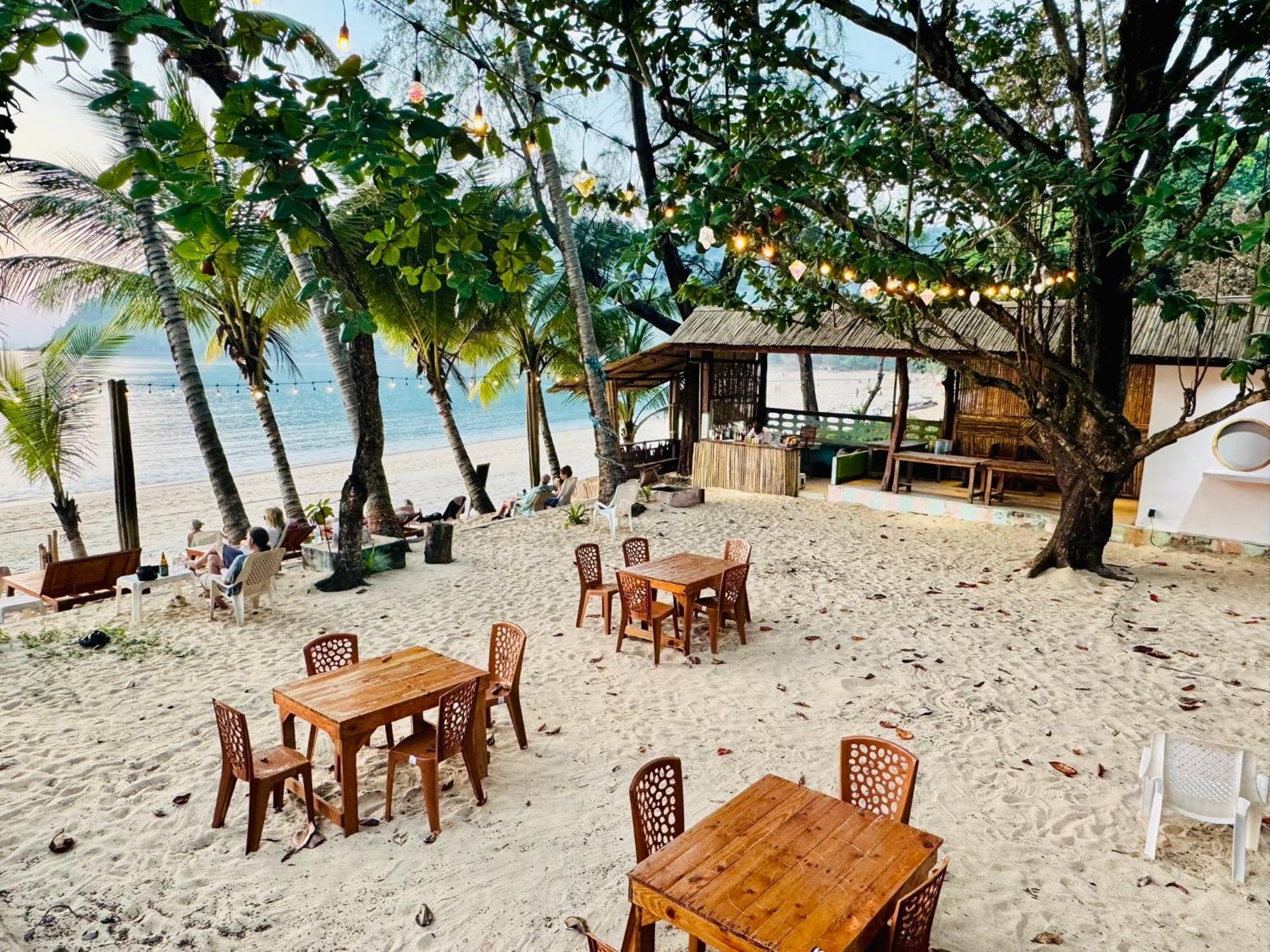 Sunny Cove Beach Resort Koh Phayam Ranong Exterior photo