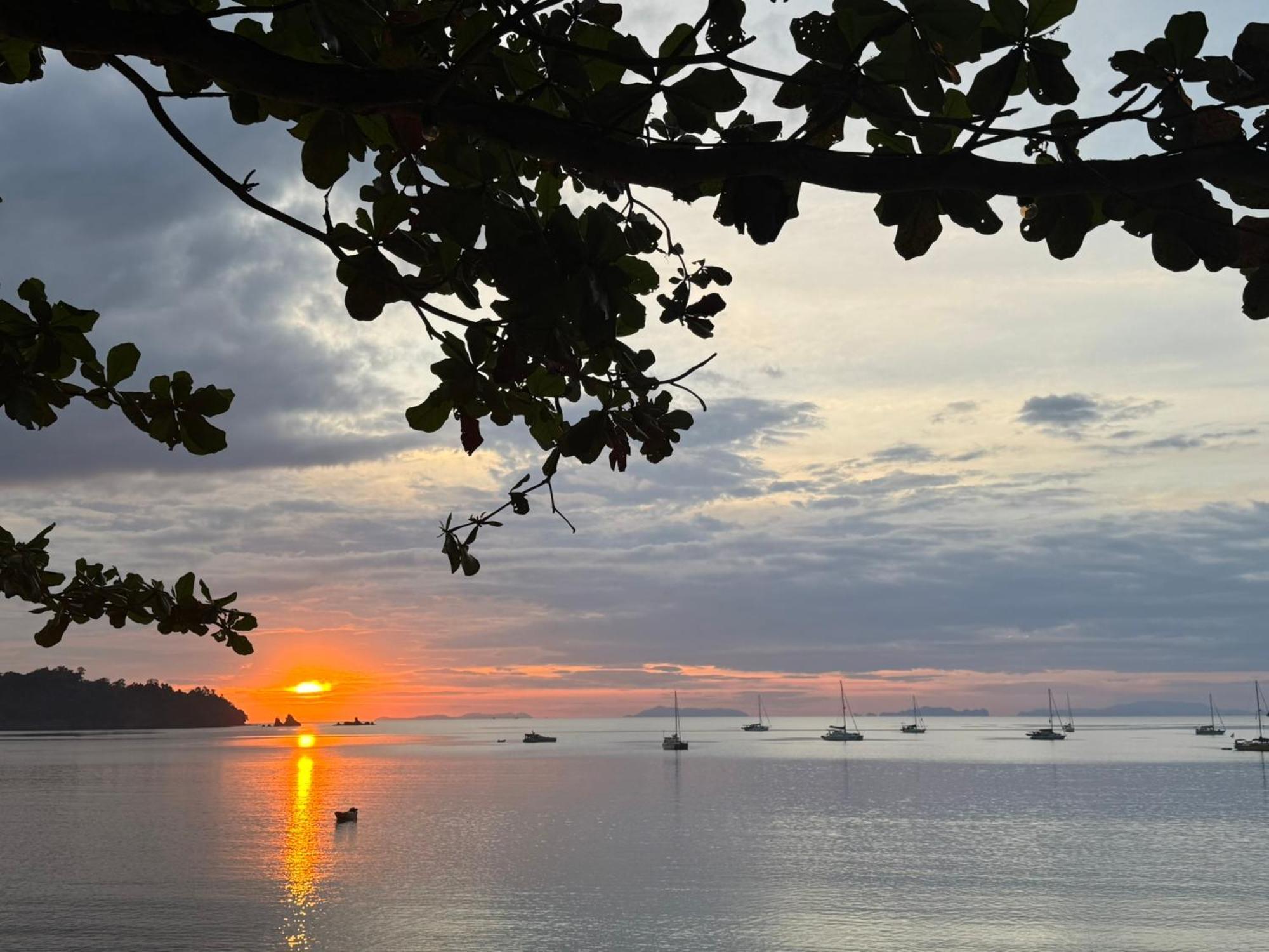 Sunny Cove Beach Resort Koh Phayam Ranong Exterior photo